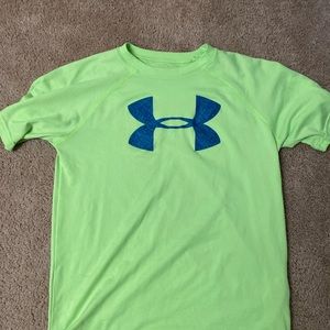 Boys Under Armour Shirt Size Medium